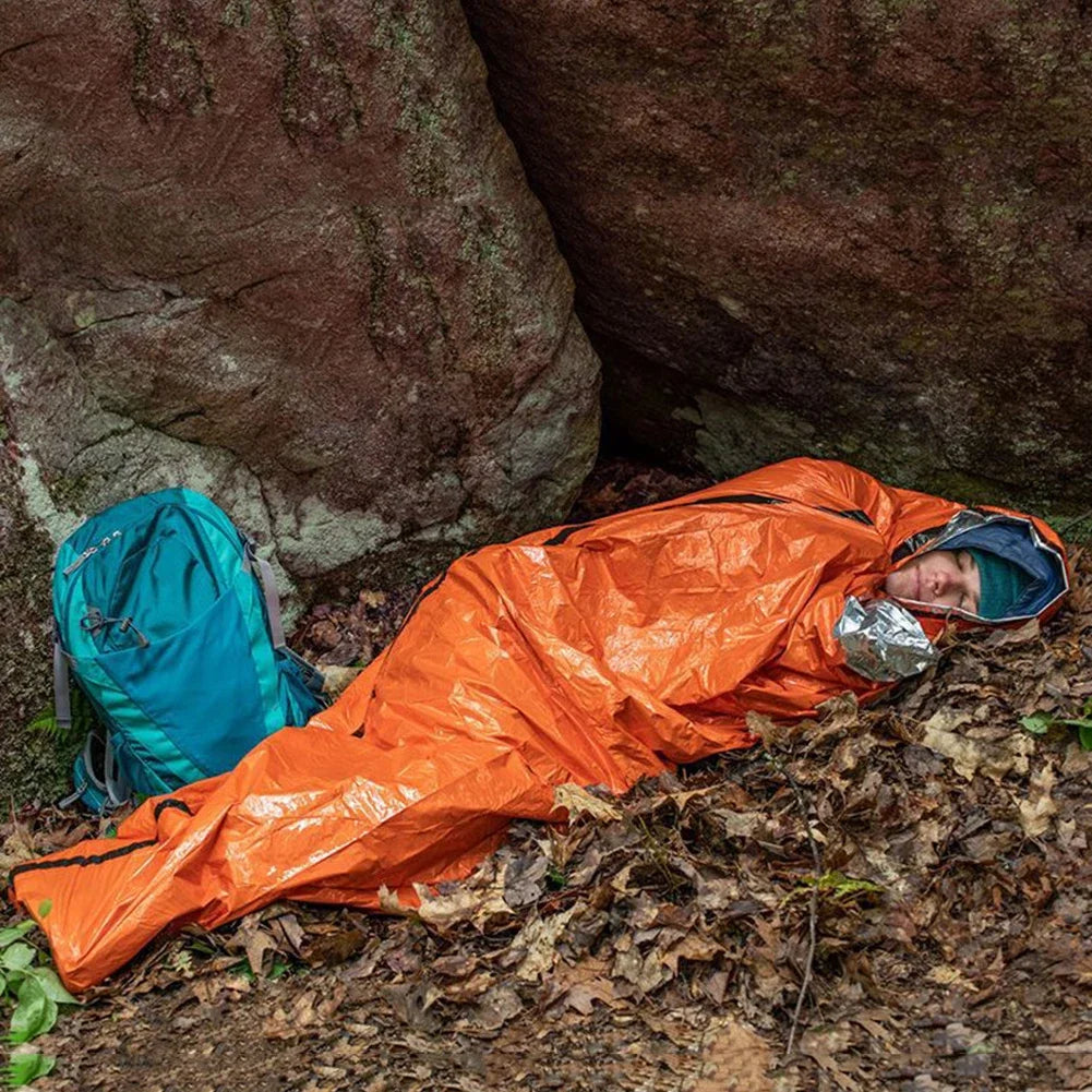 Couverture et sac de couchage de survie thermique d'urgence